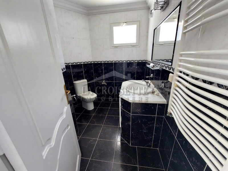 Villa S+4 avec piscine à Gammarth